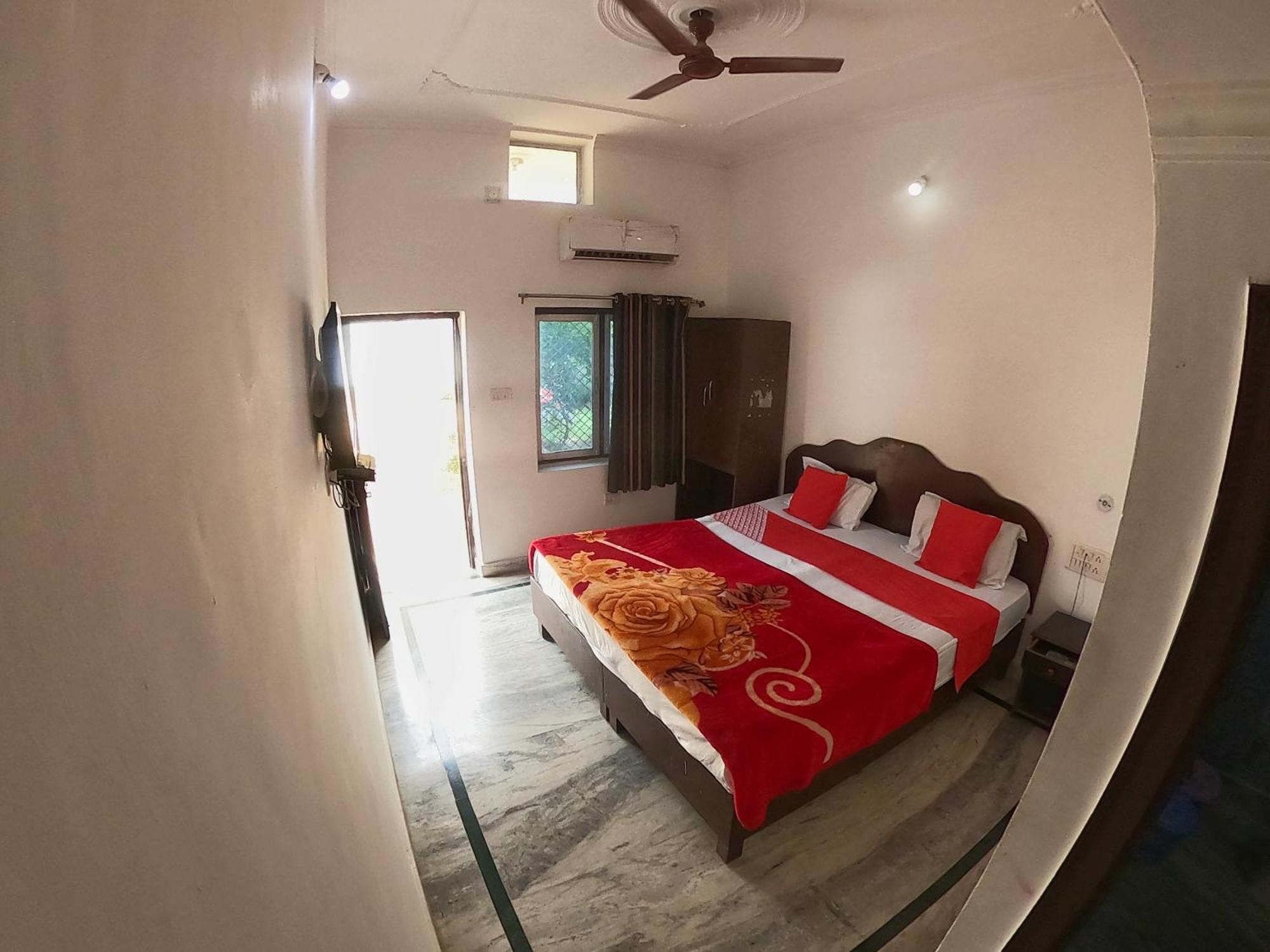 Karma Hostel Khajurāho Exterior photo