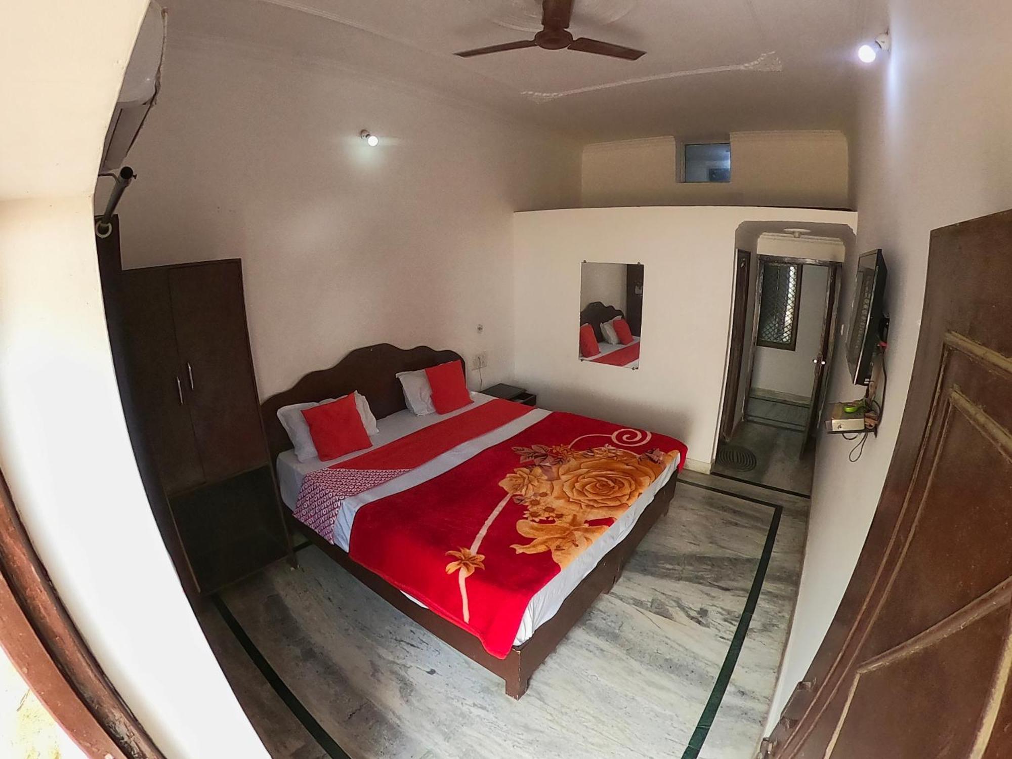 Karma Hostel Khajurāho Exterior photo